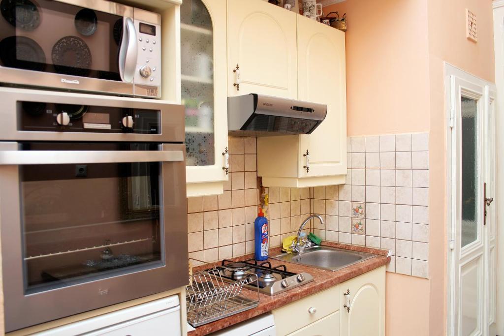 Budapest Tourist Apartments - Jozsef Koerut ภายนอก รูปภาพ